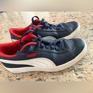 PUMA sneakers size 4 (big kid) navy blue and white classic style